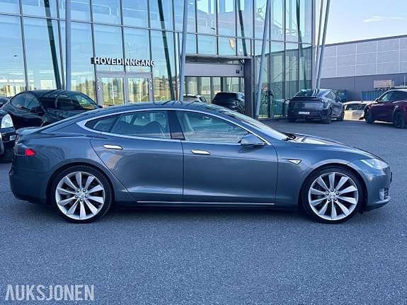 Tesla Model S 2 of 29