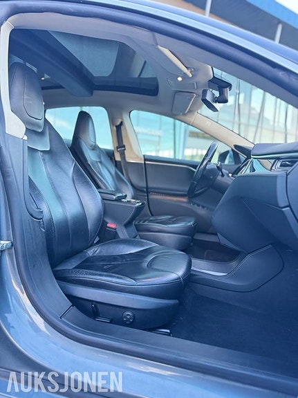 Tesla Model S 13 of 29