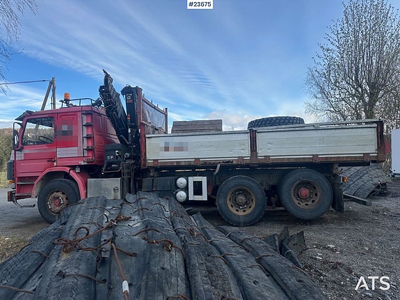 Scania P93H kranbil med 14 t/m kran og Laxo feste og tipp på kassen. Nylig EU-godkjent. SE VIDEO 8 of 30