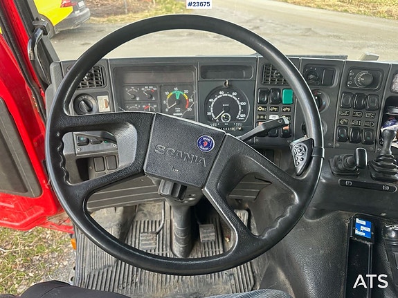 Scania P93H kranbil med 14 t/m kran og Laxo feste og tipp på kassen. Nylig EU-godkjent. SE VIDEO 14 of 30