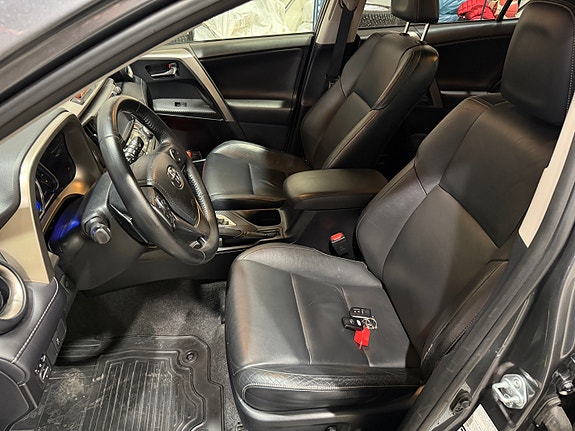 Toyota RAV4 28 of 30
