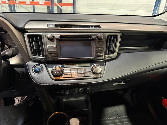 Toyota RAV4 14 of 30