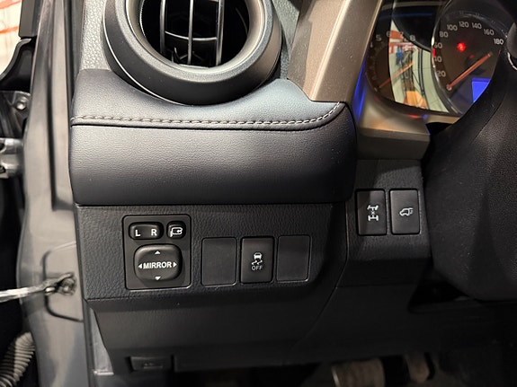 Toyota RAV4 13 of 30