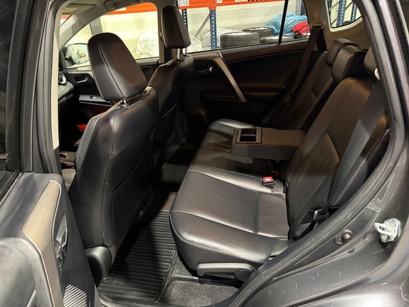 Toyota RAV4 24 of 30