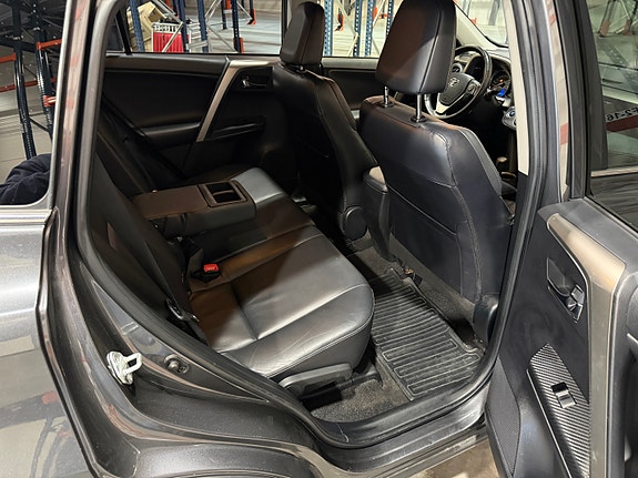 Toyota RAV4 25 of 30