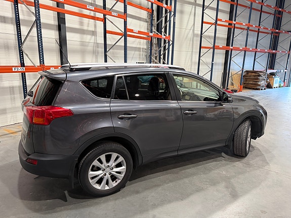 Toyota RAV4 4 of 30