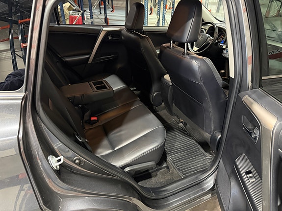 Toyota RAV4 26 of 30