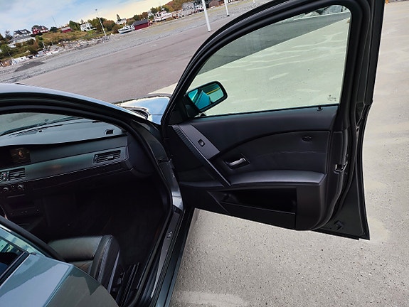 BMW 520i 28 of 30