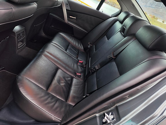 BMW 520i 16 of 30