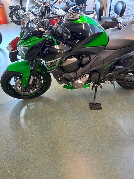 Kawasaki Z 800 3 of 7