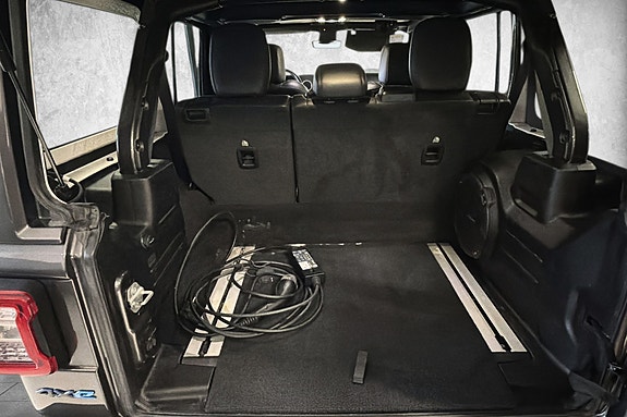 Jeep Wrangler Unlimited 25 of 27