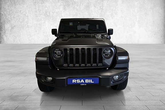 Jeep Wrangler Unlimited 2 of 27