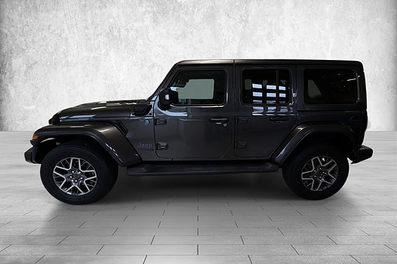 Jeep Wrangler Unlimited 8 of 27