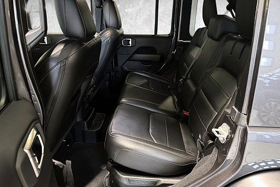 Jeep Wrangler Unlimited 20 of 27