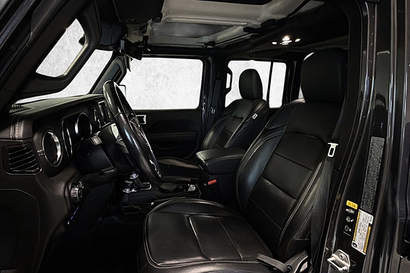 Jeep Wrangler Unlimited 10 of 27