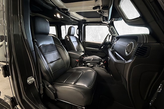 Jeep Wrangler Unlimited 23 of 27