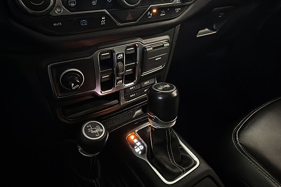 Jeep Wrangler Unlimited 14 of 27