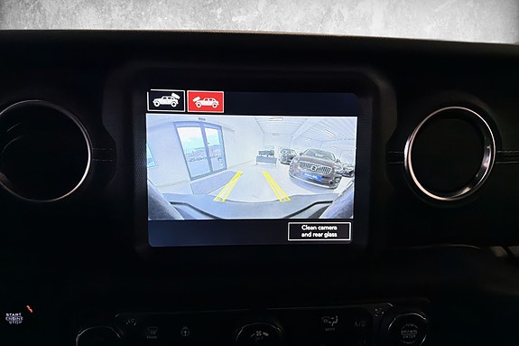 Jeep Wrangler Unlimited 27 of 27