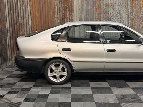 Toyota Corolla 4 of 30