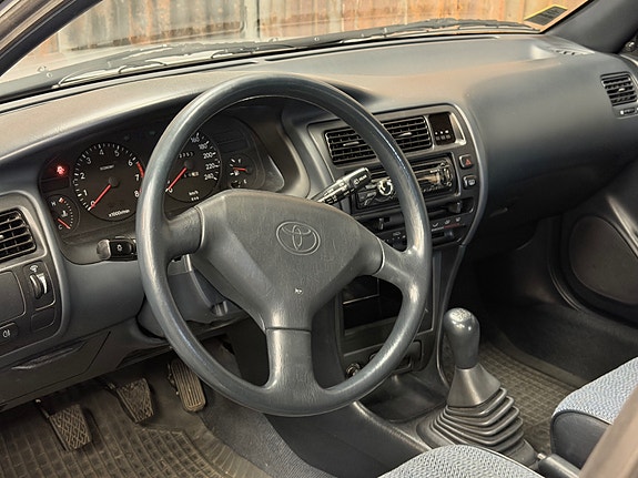 Toyota Corolla 21 of 30