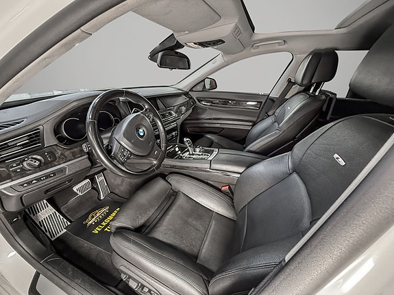 BMW 750Li 16 of 30