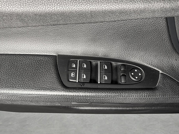 BMW 750Li 12 of 30