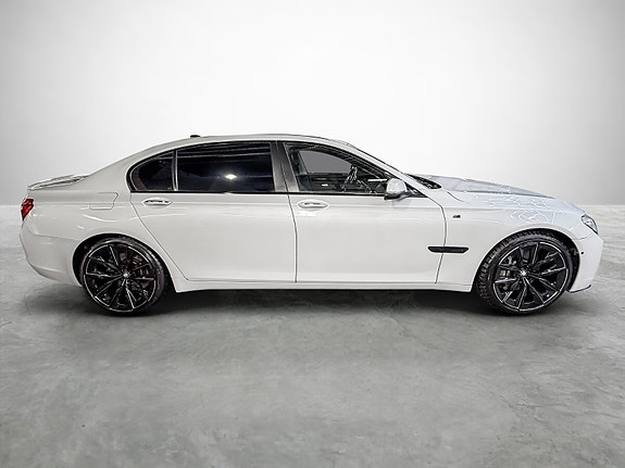 BMW 750Li 7 of 30