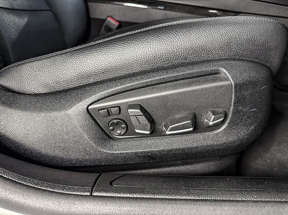BMW 750Li 26 of 30