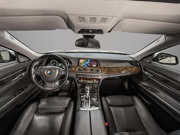 BMW 750Li 18 of 30