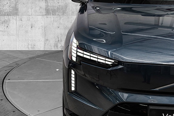 Volvo EX90 4 of 28