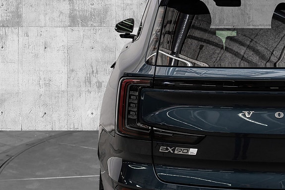 Volvo EX90 8 of 28