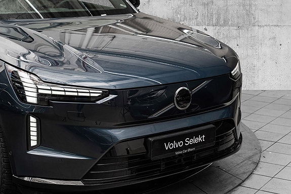 Volvo EX90 2 of 28
