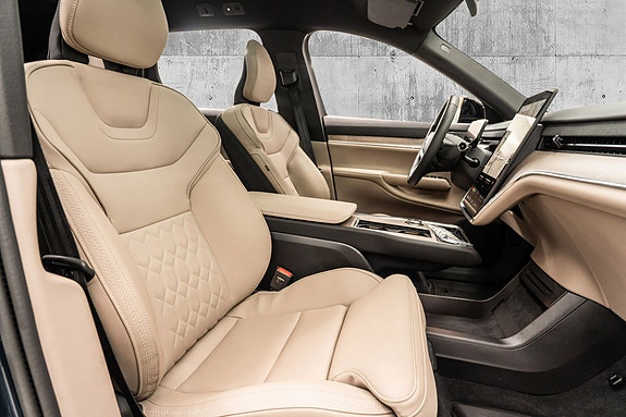 Volvo EX90 24 of 28