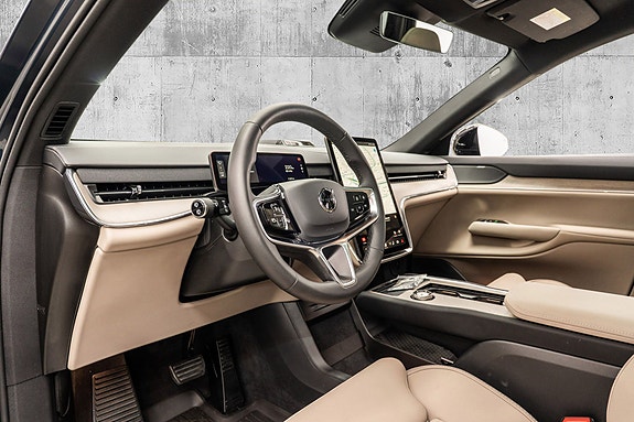Volvo EX90 17 of 28