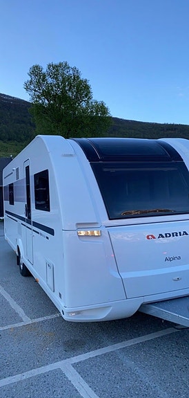 Adria Alpina 663 UK 2 of 11