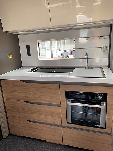 Adria Alpina 663 UK 5 of 11