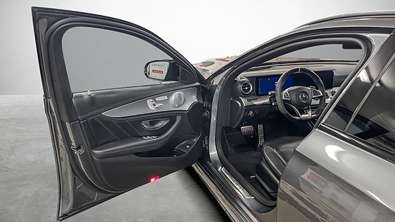 Mercedes-Benz E63 9 of 30