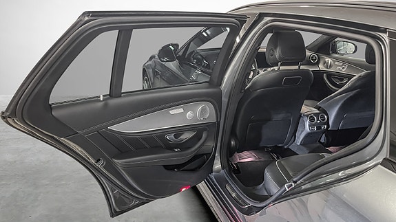 Mercedes-Benz E63 22 of 30