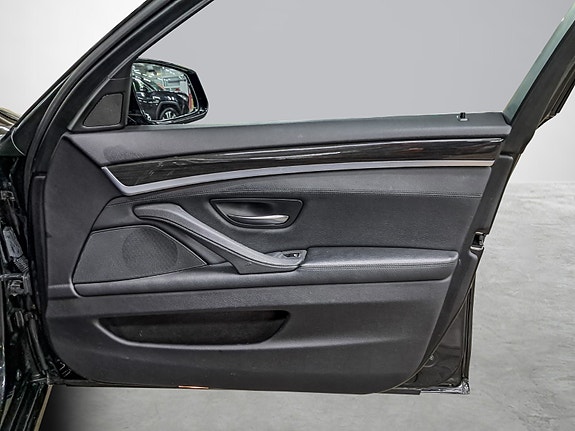 BMW 523i 13 of 24