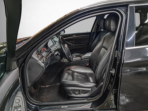 BMW 523i 10 of 24