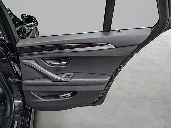 BMW 523i 17 of 24