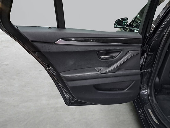 BMW 523i 15 of 24