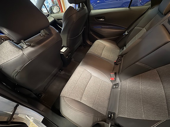 Toyota Corolla 24 of 30