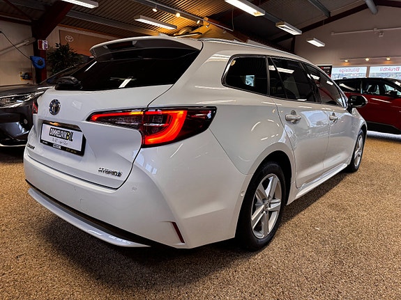 Toyota Corolla 7 of 30