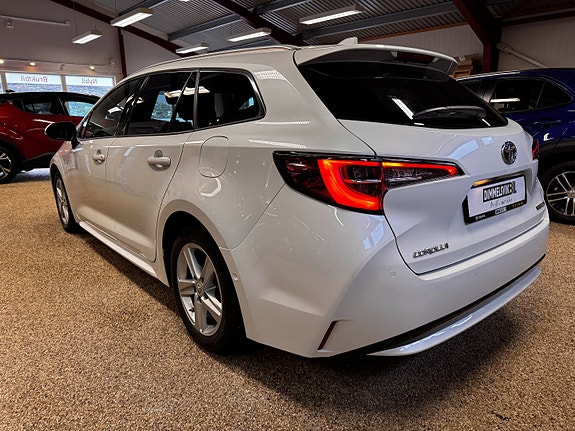 Toyota Corolla 3 of 30