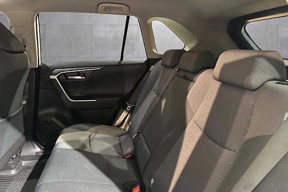 Toyota RAV4 14 of 19