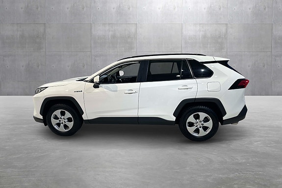 Toyota RAV4 2 of 19