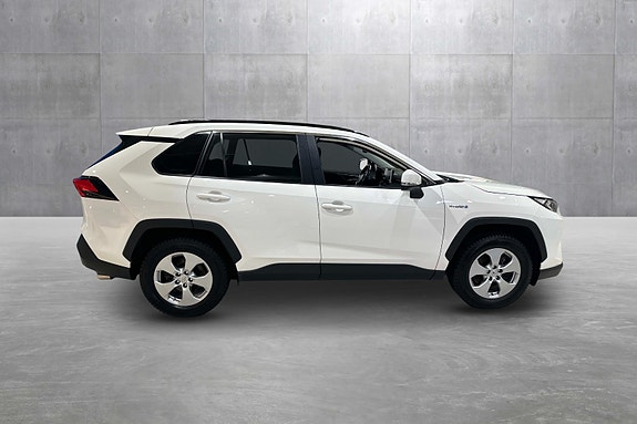 Toyota RAV4 6 of 19