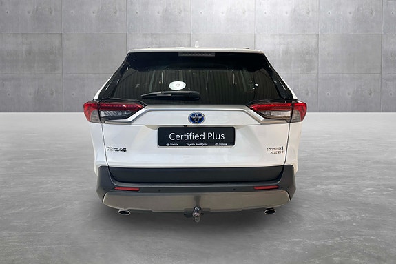 Toyota RAV4 4 of 19