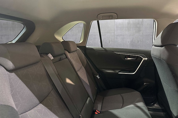 Toyota RAV4 15 of 19